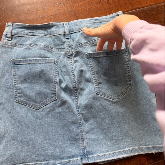 Charlotte Russe skirt - Picture 3 of 5